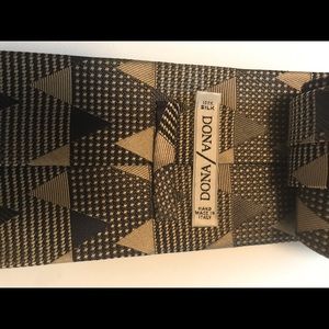 100% Italian woven silk tie